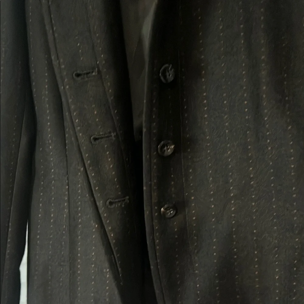 Tailored Blazer with Notched Lapels and Fitted Silhouette - Picture 4 of 10